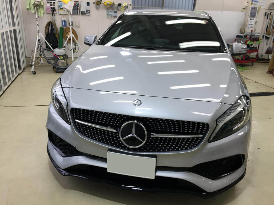 Benz A180にフロントガラス研磨を施工しました。
