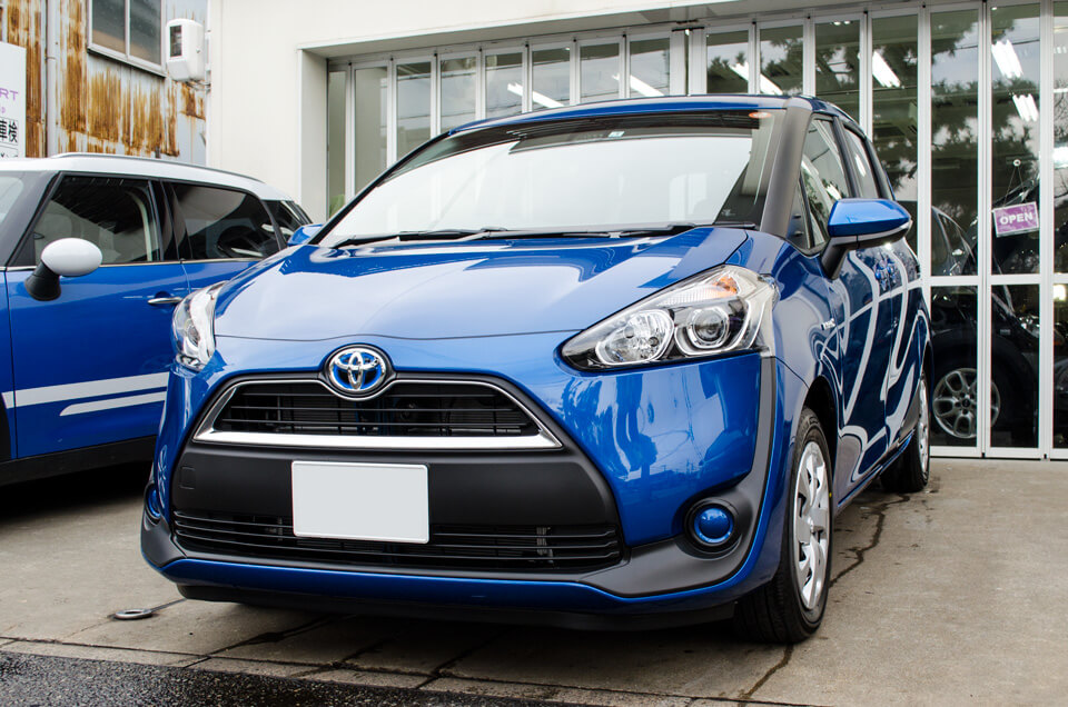 GENESISコーティングを施工してより濃い青色になったTOYOTA シエンタ