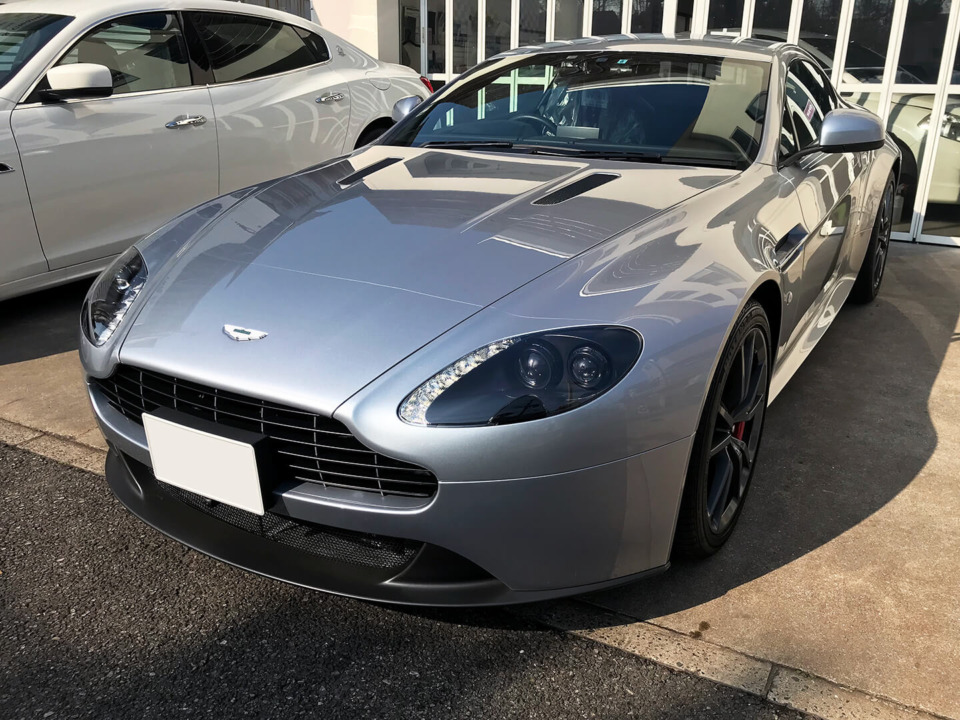 フロント3面に透明断熱フィルムを施工したASTON MARTIN V8 Vantage N430