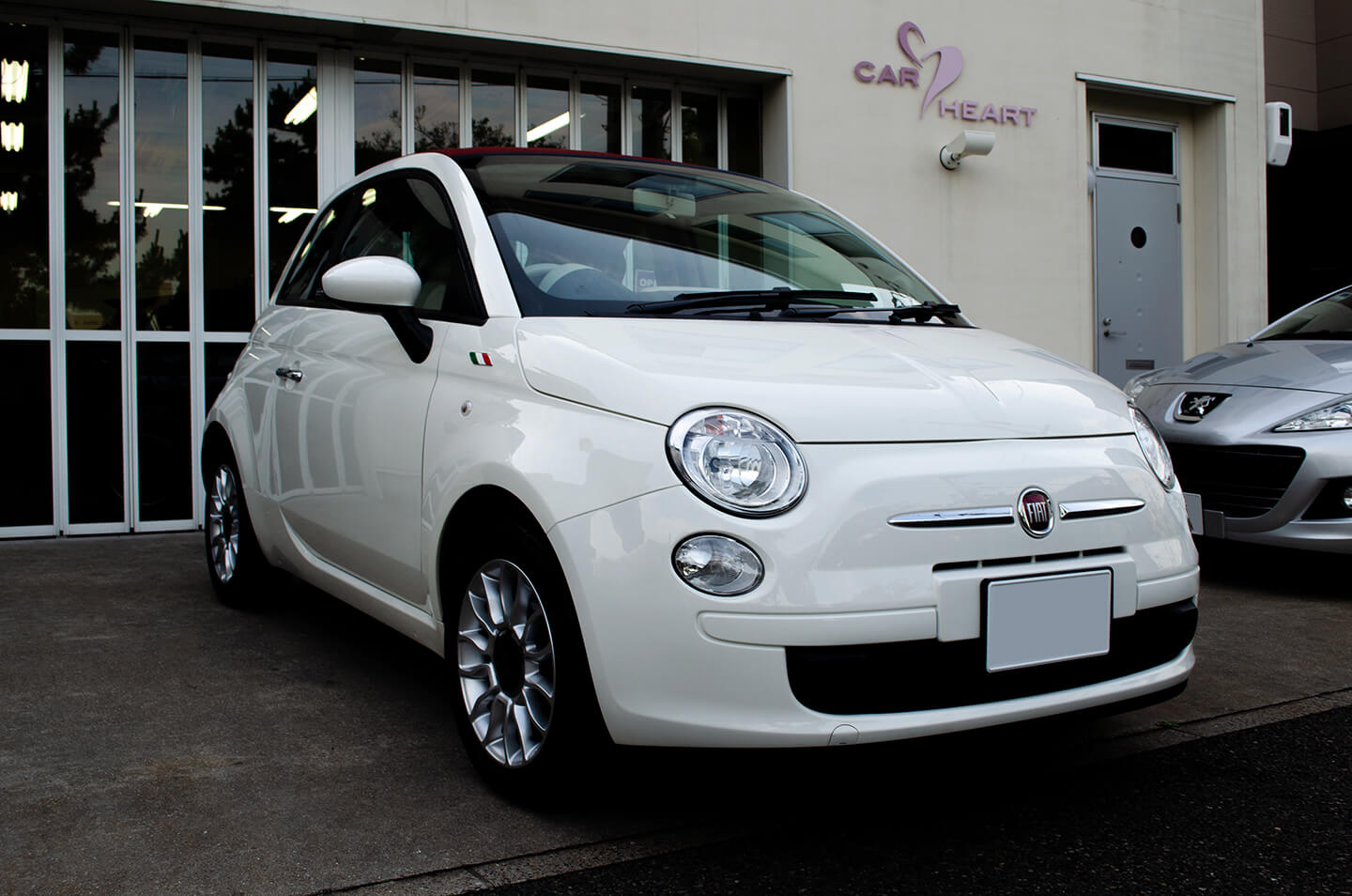 CARHEART 神戸の代車のFIAT500C 。GENESIS STELLA ガラスコーティング、幌コーティングなど施工済み