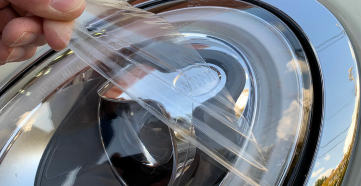 ヘッドライトに施工したプロテクションフィルム