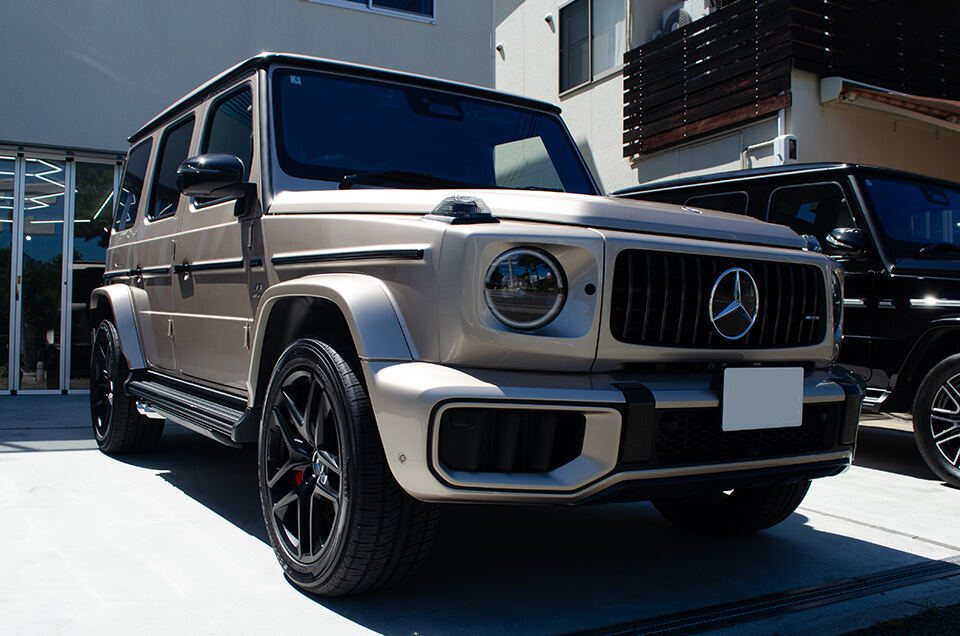 コーティングや電動サイドステップ、イージークローザー、プロテクションフィルムを施工したMercedes-AMG G63 トラバーチンベージュ(W465)