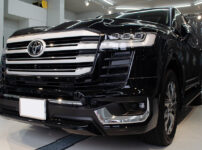 コーティングを施工した202ブラックのランドクルーザー 300