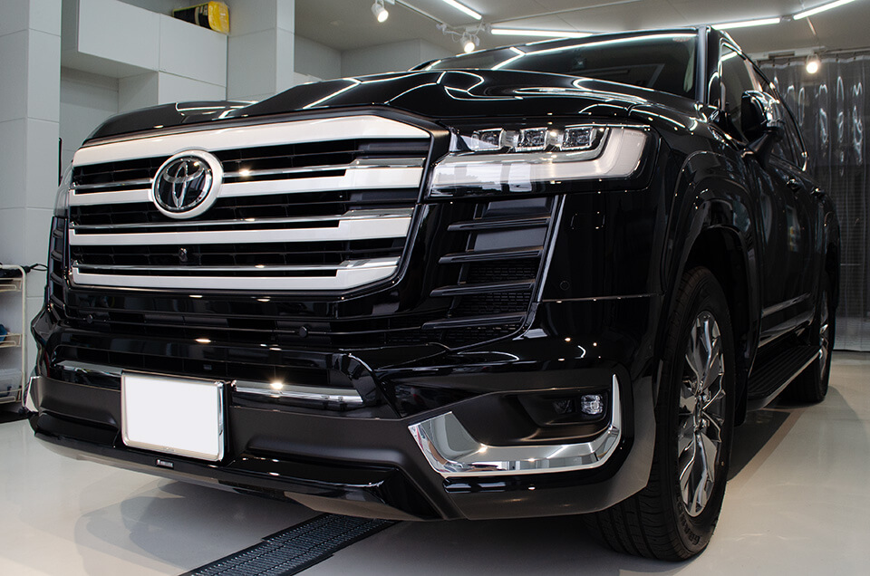 コーティングを施工した202ブラックのランドクルーザー 300