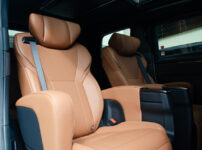 レザーコーティングを施工した40系ヴェルファイアのサンセットブラウンの2列目シート