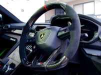 カーボン化したランボルギーニ ウルスのハンドル