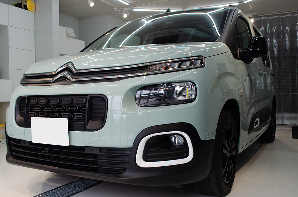 コーティングを施工したCITROËN BERLINGO アクアグリーン