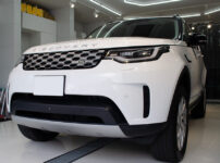 研磨とコーティングを施工したLANDROVER DISCOVERY フジホワイト