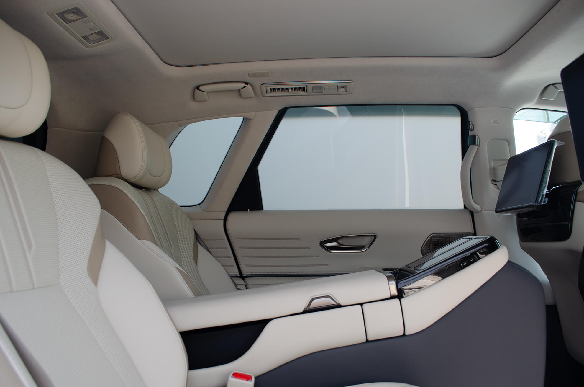 レザーコーティングを施工したTOYOTA CENTURYの後席