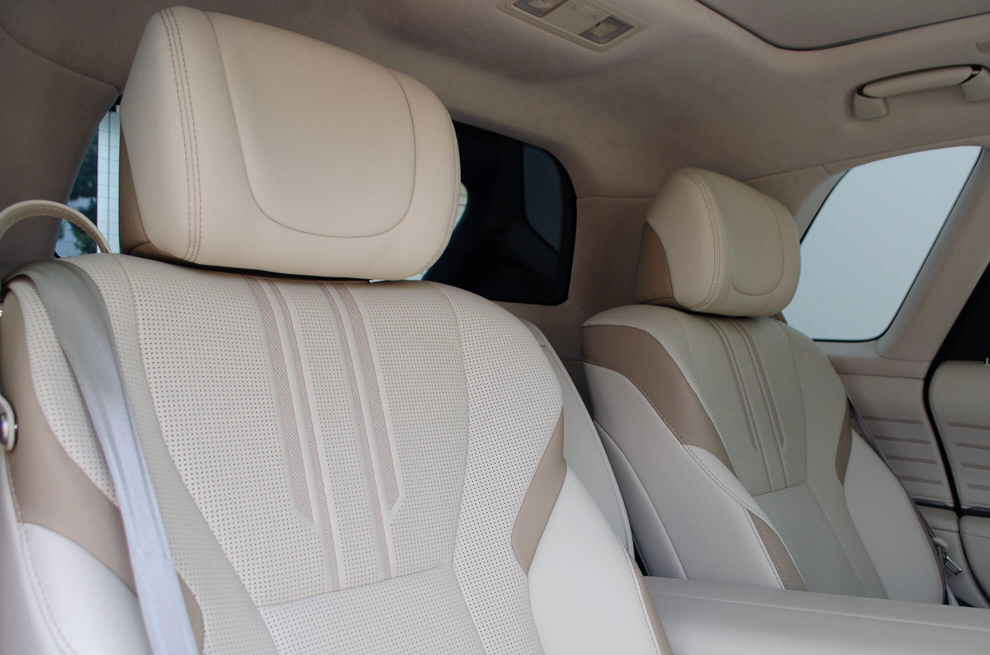 レザーコーティングを施工したTOYOTA CENTURYの車内