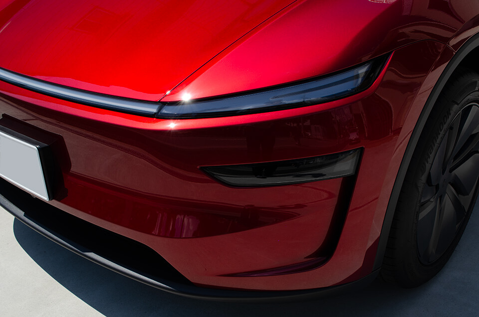 プロテクションフィルムを施工したTESLA Model Yのフロント