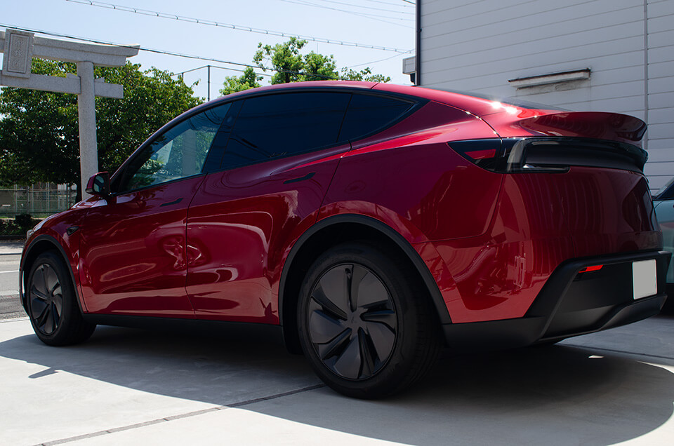 施工後のTESLA Model Y ウルトラレッド