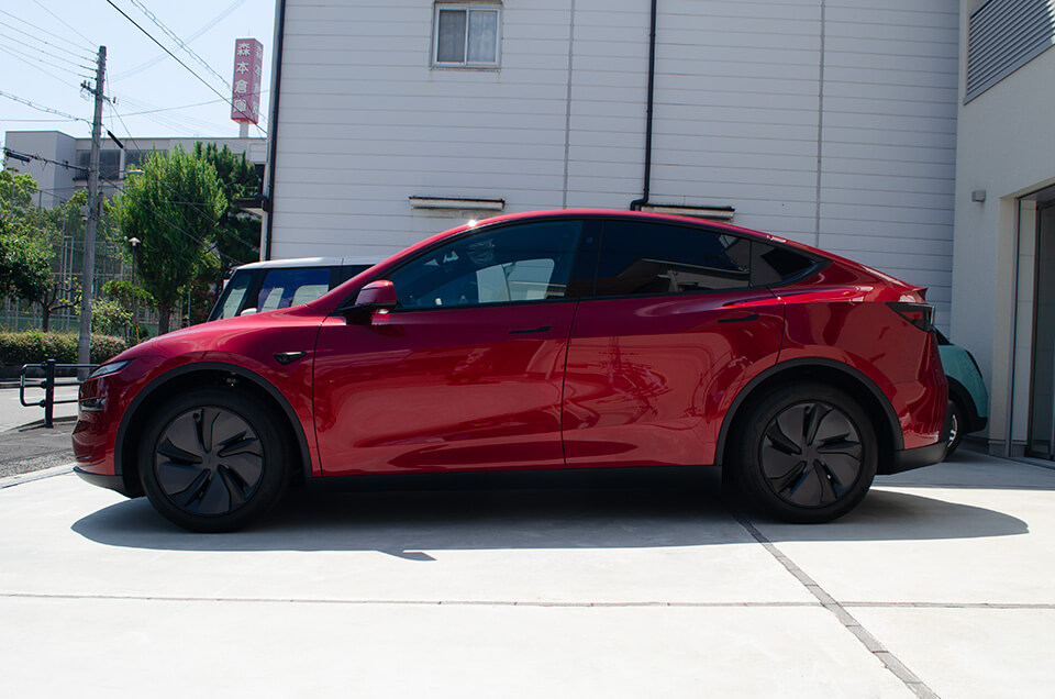 施工後のTESLA Model Y ウルトラレッド