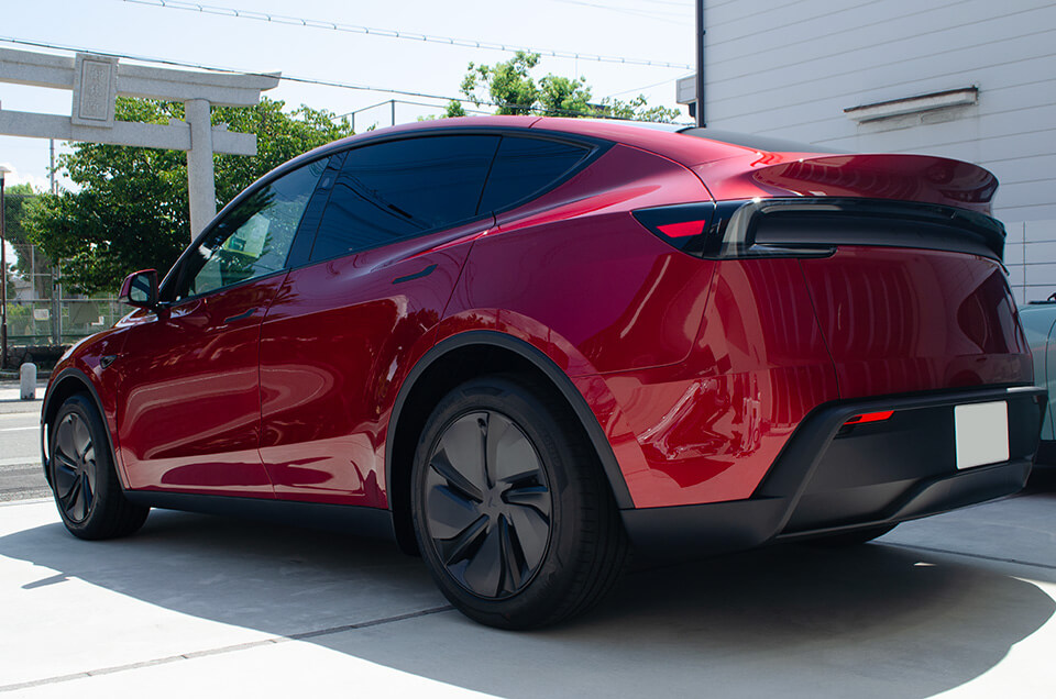 シリコンワイパーブレードに交換したTESLA Model Yのフロントガラス