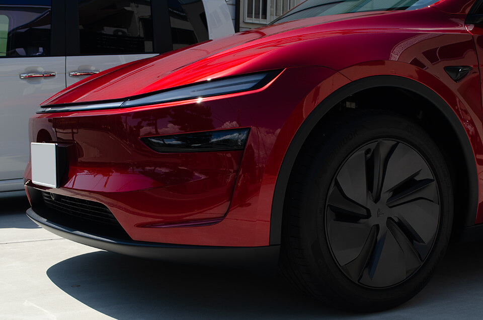 プロテクションフィルムを施工したTESLA Model Yのフロントバンパー