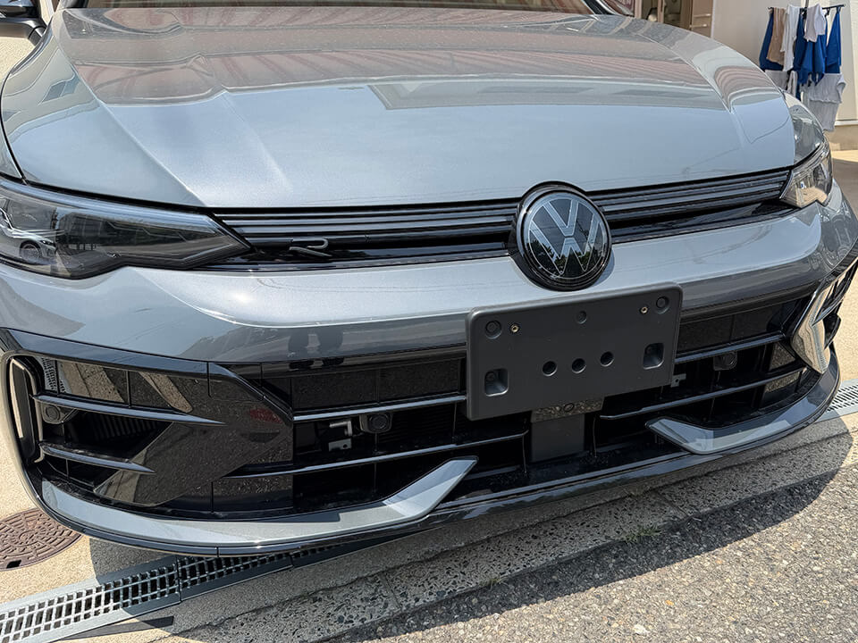 コーティングを施工したVolkswagen Golf R Black Edition II ドルフィングレーメタリック