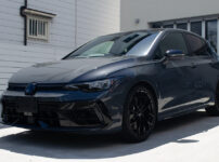 コーティングやプロテクションフィルムを施工したVolkswagen Golf R Black Edition II ドルフィングレーメタリック