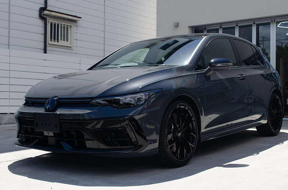 コーティングやプロテクションフィルムを施工したVolkswagen Golf R Black Edition II ドルフィングレーメタリック