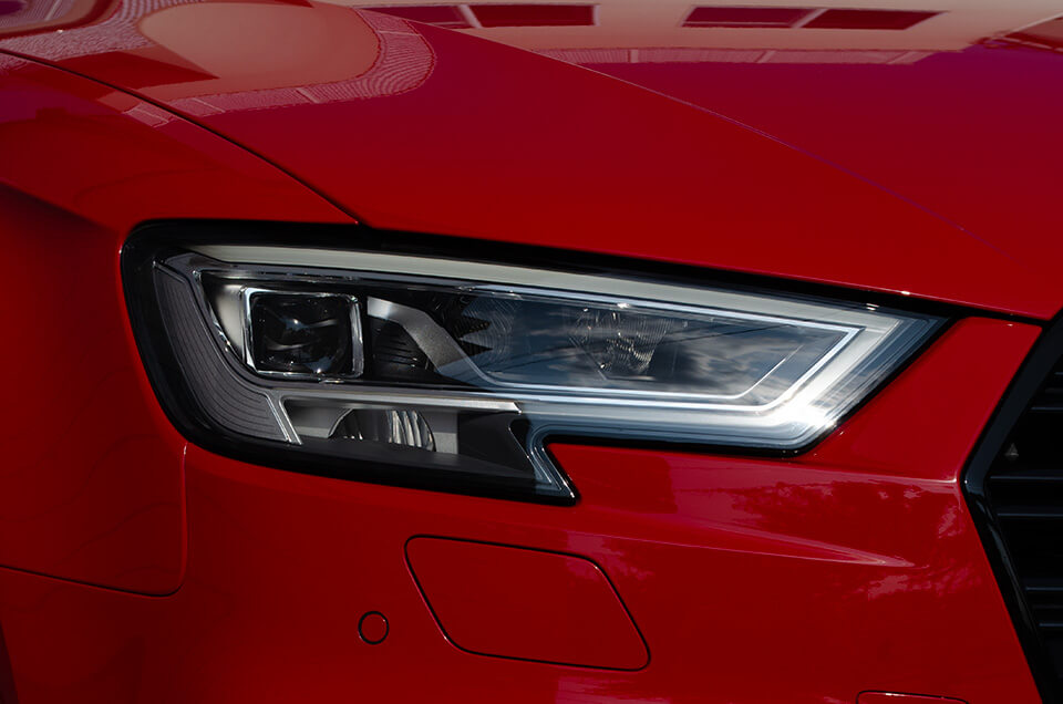 ヘッドライトリペアとプロテクションフィルムを施工したAudi A3のヘッドライト