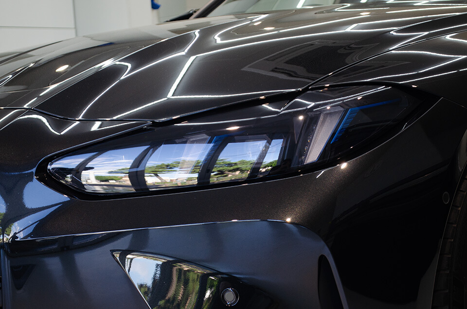 servFaces Coat Ultimaを施工したBMW M3 Competition Touringのヘッドライト