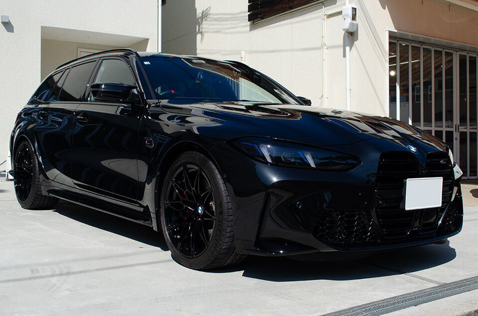 servFaces Coat Ultimaを施工したBMW M3 Competition Touringのフロント斜め