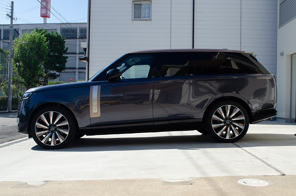 servFaces Coat Ultimaを施工したLANDROVER RANGE ROVER SVのサイド