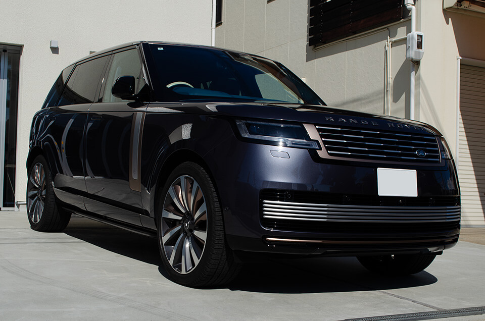 servFaces Coat Ultimaを施工したLANDROVER RANGE ROVER SVのフロント斜め