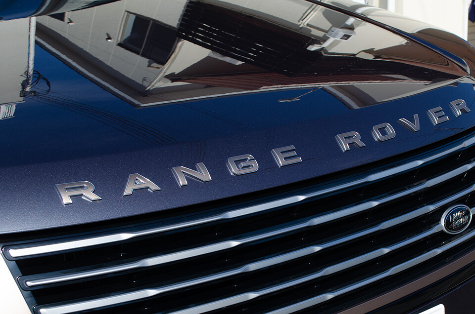 servFaces Coat Ultimaを施工したLANDROVER RANGE ROVER SVのボンネット