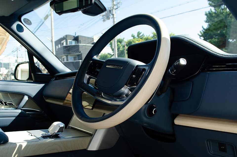 レザーコーティングを施工したLANDROVER RANGE ROVER SVのステアリング
