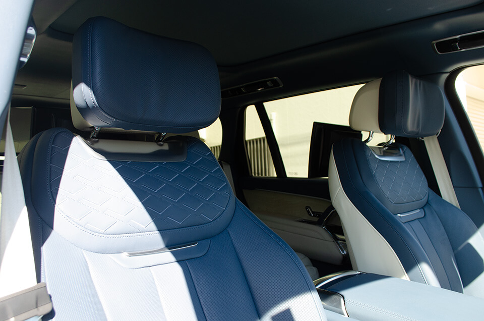 レザーコーティングを施工したLANDROVER RANGE ROVER SVのフロントシート