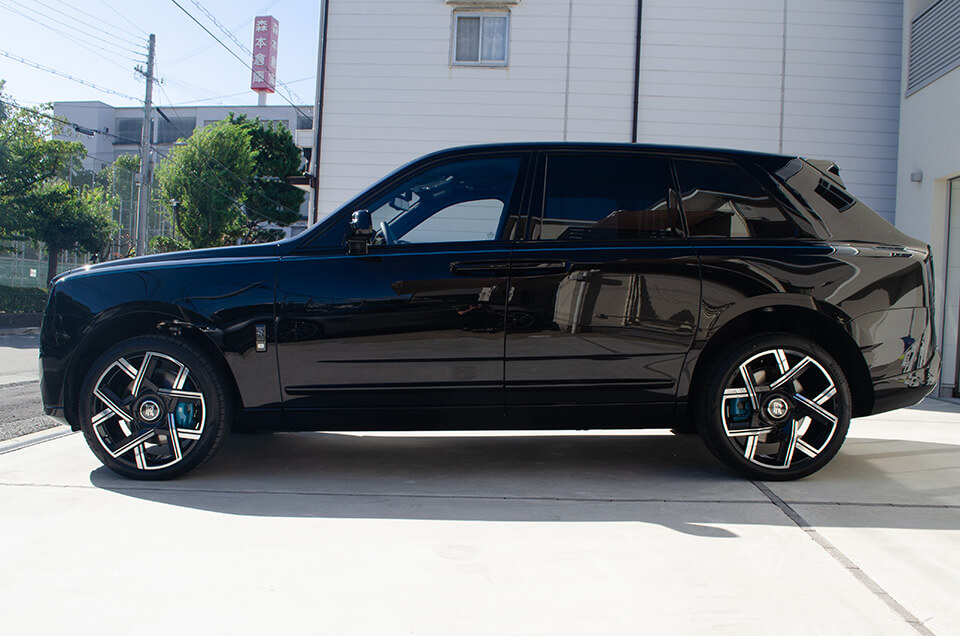 servFaces Coat Ultimaを施工したRolls-Royce Cullinan Black Badgeのサイド