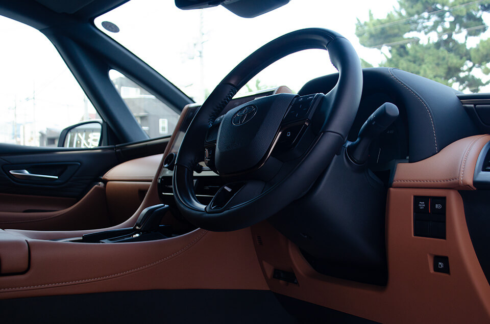 レザーコーティングを施工したTOYOTA VELLFIREの運転席